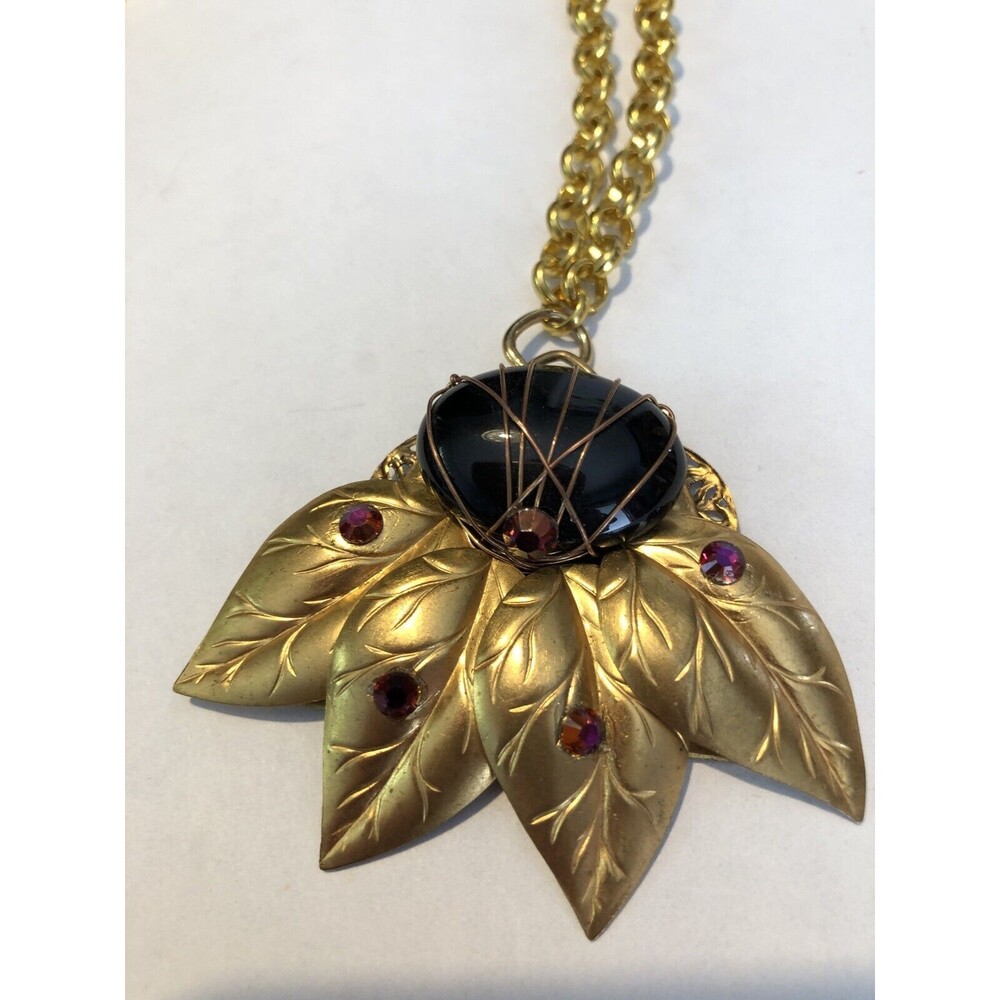 Vintage Stone Handwrapped Pendant Necklace On A 20” Popcorn Gold Tone Chain
